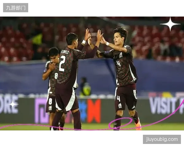 墨西哥队的替补席拥有改变比赛局势的球员，战术调整空间较大。
